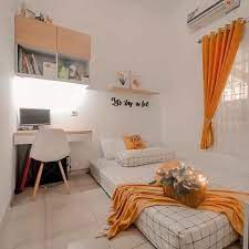 Menggunakan spring bed lantai langsung sebagai alas tempat tidur bisa membantu anda untuk konsep tempat tidur lantai ini bisa anda desain sesukanya agar tampilan kamar tidur anda bisa dalam menata dekorasi kamar tidur ukuran 2×2, sebaiknya perabotan kamar tidur diposisikan sementara untu kasur, sebaiknya posisikan menempel dengan lemari pada dinding kamar tidur anda. 9 Desain Kamar Tidur Kecil 2x2 Tetap Nyaman Meski Mungil