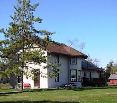 Newburgh Ontario Bay Of Quinte Railway Station Originally A Napanee Tamworth And Quebec Railway Bay Of Quinte Rail House Styles Ontario Newburgh