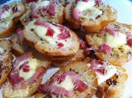 Toast Lardons Creme Fraiche Moutarde A L Ancienne Et Emmental La Cuisine D Aurelie Et De Ses Amis Lardon Recette Lardon Recettes De Cuisine