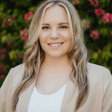 Daphne Stokes's Instagram, Twitter & Facebook