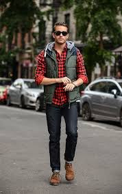 Descarga esta foto premium de hombre manos desabotona camisa azul de mezclilla y descubre más de 6 millones de fotos de stock en freepik. Moda Masculina 20 Looks Para Usar Unos Zapatos Color Miel Asesoria De Imagen Personal