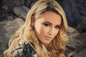 Gabby barrett is a singer/songwriter from pittsburgh, pennsylvania. Interpret Gabby Barrett Highresaudio