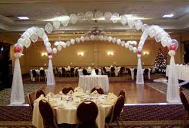 Balloon Arch Over Dance Floor Is Sooo Cute N Half Way Affordable Id Think Cheap Wedding Decorations Wedding Venue Decorations Wedding Balloon Decorations
