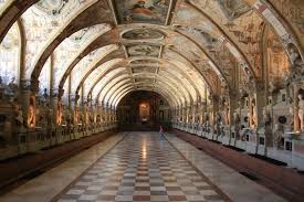 Inside Neuschwanstein Castle Germany Inside View Photos And Images Of The Neuschwanstein Castle In Germany Castles Interior Neuschwanstein Castle Castle