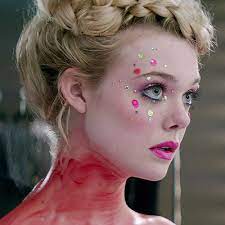 Neon Demon Tumblr The Neon Demon Elle Fanning Dakota And Elle Fanning