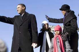 Obama's father, barack obama sr. Die First Family Ist Ein Garant Fur Schone Bilder Us Prasident Barack Obama Sasha First Lady Michelle Und Malia Von Links Stuttgarter Zeitung