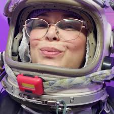 Quando pensamos nas perguntas sobre a nova corrida espacial, muitas  certamente serão recorrentes. A questão que eu mais gosto é "quando".  Podemos fazer parte dessa história ativamente, contribuindo, aplaudindo,  criticando ou até