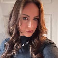 Lacey Renfro's Instagram, Twitter & Facebook