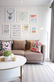 Inspirasi menata ruang tamu sekaligus ruang keluarga bisa dilakukan dengan meletakkan meja panjang atau sofa empuk serta beberapa buah kursi. Tips Menggabungkan Ruang Keluarga Dan Ruang Tamu