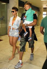Put It In A Love Song Alicia Keys Feat Beyoncé Alicia Keys Lands In Rio De Janeiro With Her Family Celebrities Cute Celebrities Celebrity Beauty