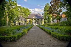 Liebermann Villa Die Liebermann Villa Ist Die Ehemalige Sommervilla Des Malers Max Liebermann Sie Liegt Direkt Am Wannsee In Berlin Un Berlin Travel Voyages