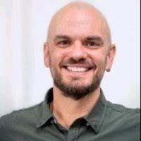 Simon Dee's Instagram, Twitter & Facebook