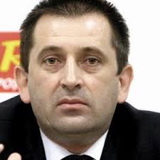 Fostul postas-sef, un barbat “cucerit” in club! Daniel Neagoe, sedus  sistematic de o roscata!