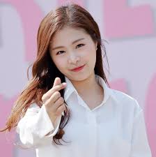 Happy 20th Birthday To The Lovely Kim Chae Won Chaewon Main Vocalist For April Korean Celebrities Korean Entertainment Happy 20th Birthday