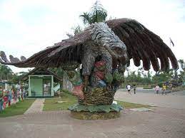 The Most Beautiful Sculpture That People Can Imagine To The Real Thing Philippine Eagle Sculpture Davao