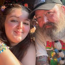 Where to hear live music or sing karaoke in the area?