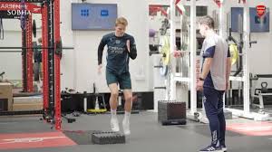 Arsenal se prepara para o último jogo em casa contra o Burnley