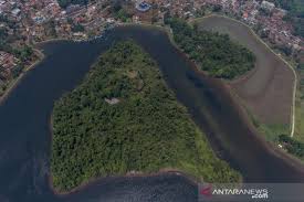 Situ lengkong panjalu.setiap curug ini memiliki nama yaitu, curug satu, curug dua, curug tiga, curug cibolang, curug ketujuh curug ini mengalirkan air ke sungai cibolang dan cimantaja. Wisata Situ Lengkong Panjalu