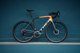 Das Neue Trek Emonda 2021 Im Ersten Test Endlich Aero So Haben Die Radprofis Gedacht Die Das Neue Emonda Mit Offenen Armen E In 2020 Rennrad Rennen Fahrrad Malerei