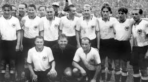 Die antwort auf der nationalmannschaft aus? Neues Dfb Trikot Erinnert An 1990 Zdfmediathek