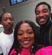 Green_lg 8 pg bklt gate grad vellum.indd