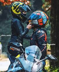 Following Bike Lovers Kl71 Share Our Page More Bike Lovers Kl71 Suzuki Honda Ktm Aprilla Bike Couple Bike Photoshoot Biker Love