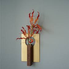 花島黑胡桃黃銅花插花器日式新中式家居裝飾 木有引力woodiversal gravity 花瓶 陶器 pinkoi in 2021 design