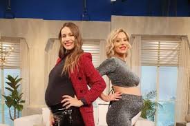 La red social eliminó una imagen de la modelo en la que aparecía de espaldas, sin la parte de arriba de la bikini. Dennkclyvxyvhm