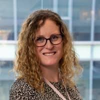 200+ profilů „Erin Smith“