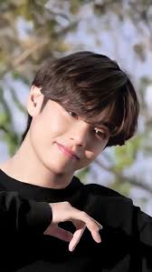 Please quickly click and enjoy the afterglow of our gorgeous and cute 🐻  after his 10.2km run. https://theqoo.net/square/3929559615 #kimtaehyung