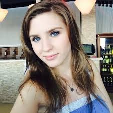Muzica, actorie si dans.acestea sunt lucrurile care ma reprezinta. Cristina Ciobanasu Crissofficial Twitter