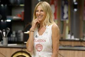 Claudia fontán protagonizó un polémico episodio en la emisión de masterchef celebrity (telefe), cuando se vio cómo levantaba del piso un preparado para incorporar a la torta. Aseguran Que Claudia Fontan Seria Eliminada De Masterchef Por Lo Que Sucedio Esta Fue Su Defensa Minuto Argentina