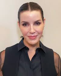 Amelia Libby's Instagram, Twitter & Facebook