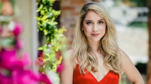 Mijn liefdesleven is door mijn gekke werk vaak een tony junior is ready to mingle en vertrekt binnenkort samen met de achttien vrijgezelle dames naar een. Deze 10 Dames Proberen Hart Tony Junior Te Veroveren In De Bachelor Rtl Boulevard