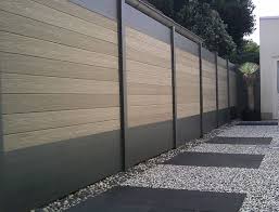 Closeboard fence panels (also known as feather edge) and lap fence panels are popular choices when it comes to replacing garden fencing. Stylish Home Borders That Offer More Than Privacy Homify Backyard Fences Fence Design Modern Garden