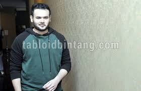 Mengejutkan,rizky billar nekat temui rizki ridho hingga sindir peddas begini. Chemistry Ridho Rhoma Camelia Putri Diuji Di Ftv Dua Hati Satu Irama Indosiar Tabloidbintang Com