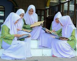Yakinkan anak, bahwa pesantren adalah pilihan terbaik untuk masa depan dan kehidupannya. 7 Tips Agar Betah Di Pondok Pesantren Iqra Id