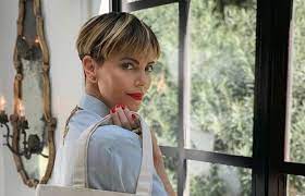 Maybe you would like to learn more about one of these? Instagram Vs Reality H Sarliz 8eron Apomy8opoiei Ton Eayto Ths Kai Ta Social Media Lifo