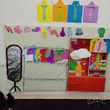 لوحة اعلان وحدة الملبس عمل المعلمه diy crafts for kids fun crafts for kids art for kids