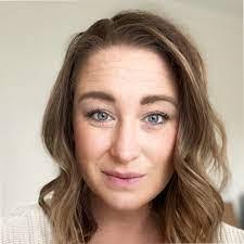 Leah Dye's Instagram, Twitter & Facebook