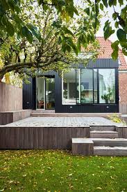 Eine Erweiterung War Die Losung Fur Platzprobleme Bei Der Designerin Kristina Dam In 2020 Terrasse Holz Hinterhof Terassenentwurf