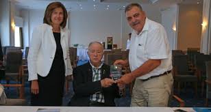 Selçuk yaşar spor ve eğitim vakfı, 1998 yılında selçuk yaşar tarafından kurulmuştur. Izmir Tarim Grubu Ndan Selcuk Yasar A Vefa Plaketi