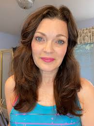 STOPPP 😱 This was **$10 last week** and now it's just **$5**!!! Glowy  moisturizer + a lip gloss included — run 🏃‍♀️💨👇👇