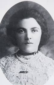 Jennifer Bayliff's Instagram, Twitter & Facebook