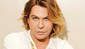 Διακρίθηκε στο χώρο της όπερας. 8etikos Ston Koronoio O Tryfwnas Samaras Atnews