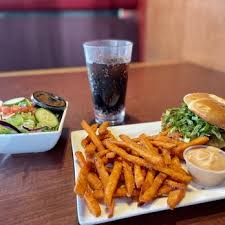 RED ROBIN GOURMET BURGERS AND BREWS