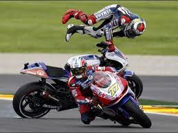 Informasi berita terbaru seputar moto gp seperti profil pembalap, profil tim, hasil pertandingan, klasemen, foto dan video. Les Crashs Les Plus Violents Du Moto Gp Youtube