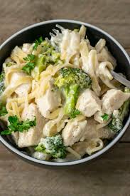 While the sauce thickens, cook the fettuccine in. Chicken Fettuccine Alfredo With Broccoli For Two 20 Min Zona Cooks