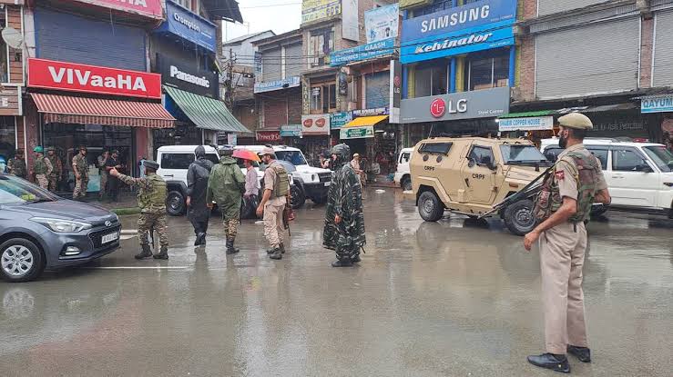 अनंतनागच्या लाल चौकात दहशतवादी हल्ला; पोलिसाचा मृत्यू, अमरनाथ यात्रेच्या सुरक्षेदरम्यान दुर्घटना