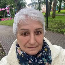 Hey you. I dont want to waste both our time, so just one quick question..  Are you married?? Please say hi to me 💔💔